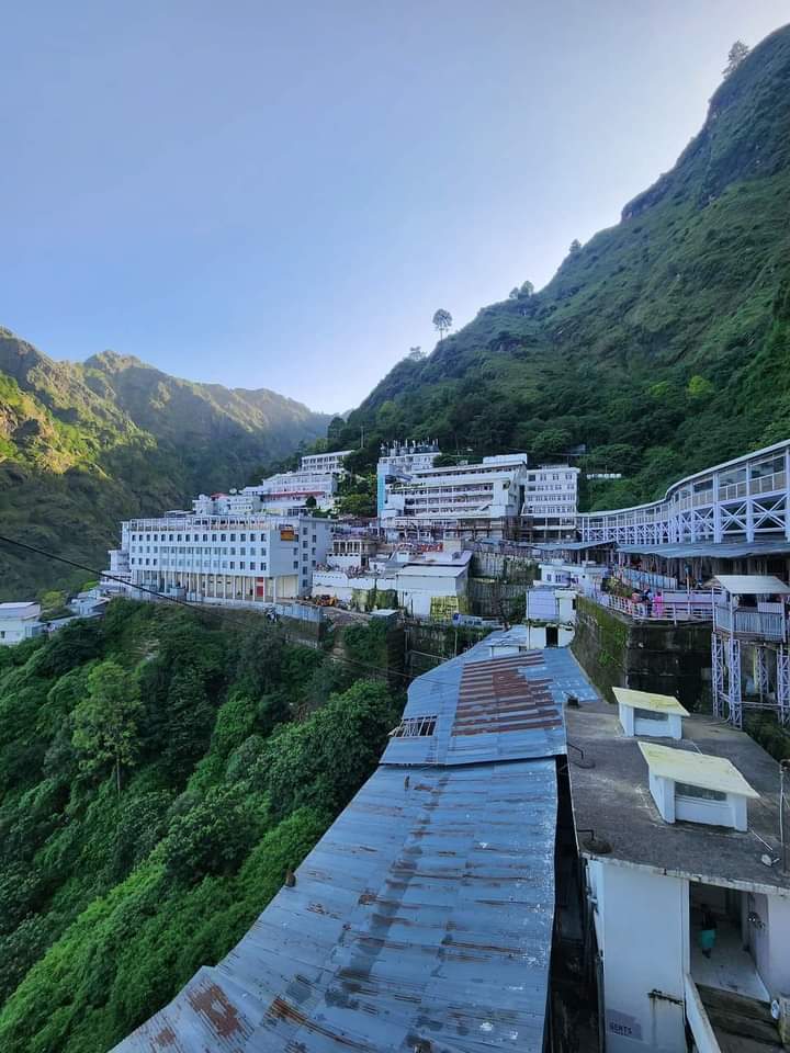 IRCTC Vaishno Devi Package: Exclusive Deals by Indian Railways for Devotees | Full Details Inside