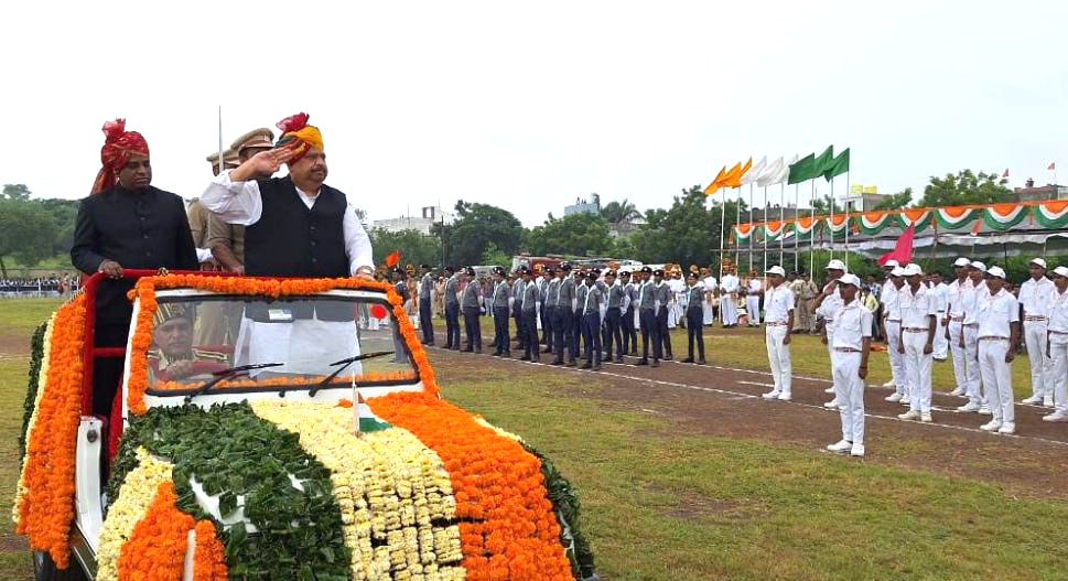 Flag Hoisting 78: कैबिनेट मंत्री श्री चैतन्य काश्यप ने राजगढ़ में किया ध्वजारोहण