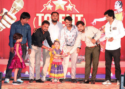 नई शुरुआत के बैनर तले आयोजित टैलेंट ऑफ रतलाम में कलाकारों ने दिखाया टैलेंट