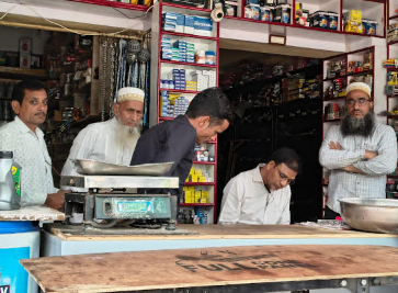 Inspection of packaged items in shops in Naap Tol department