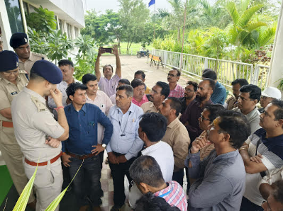 थाना प्रभारी लाईन अटैच, ढाबा संचालक कर्मचारी की गुण्डागर्दी खराब भेजन देंगे ग्राहक को