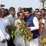 मुख्यमंत्री डॉ. यादव ने गले लगाया फसलों का जायजा लिया