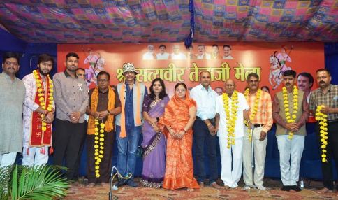 A huge crowd gathered at the kavi sammelan held at Tejaji Mela